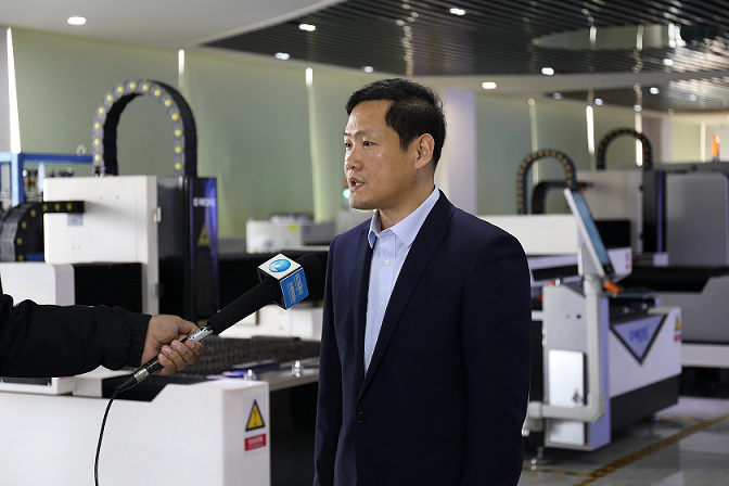 Xifeng Jiang: 15 ans d'innovation, poussant le marché des machines de coupe dans l'ère intelligente