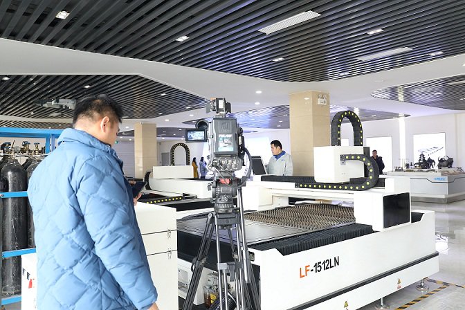 Xifeng Jiang: 15 ans d'innovation, poussant le marché des machines de coupe dans l'ère intelligente